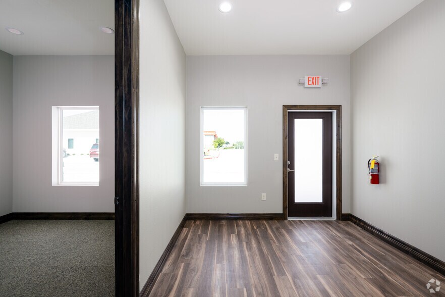 More Photos Of 3400-3420 Basswood Blvd, Fort Worth Unknown For Lease