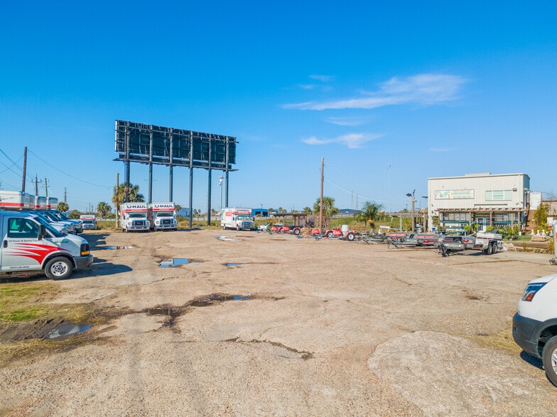 More Photos Of 8428 Teichman Rd, Galveston Showroom For Sale
