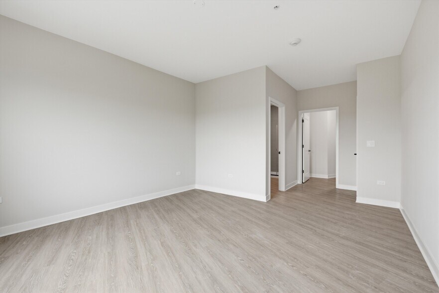 More Photos Of 1850 Glenview Rd, Glenview Apartments For Lease