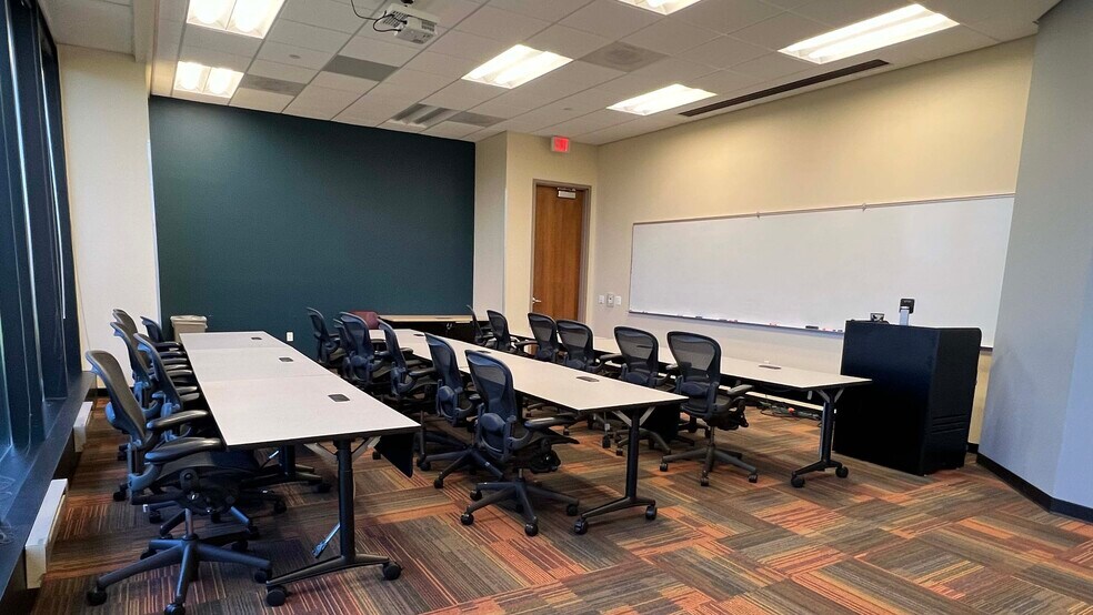 More Photos Of 10850 W Park Pl, Milwaukee Office For Lease
