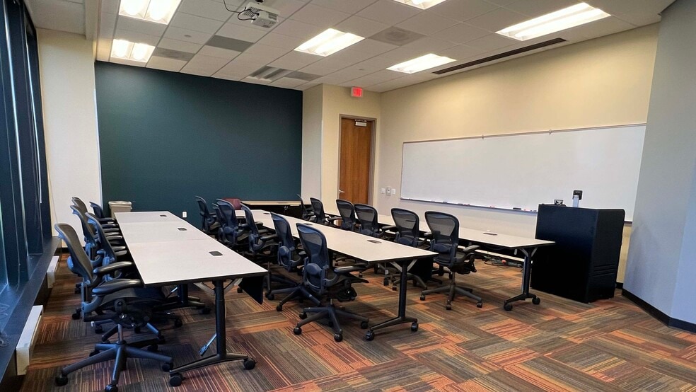 More Photos Of 10850 W Park Pl, Milwaukee Office For Lease