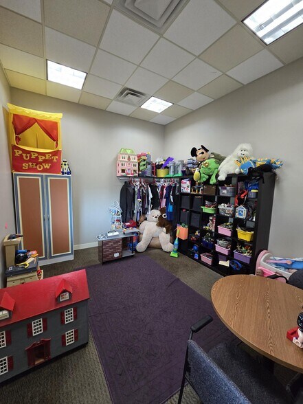 More Photos Of 2755 10th Ave N, Grand Forks Office For Sale