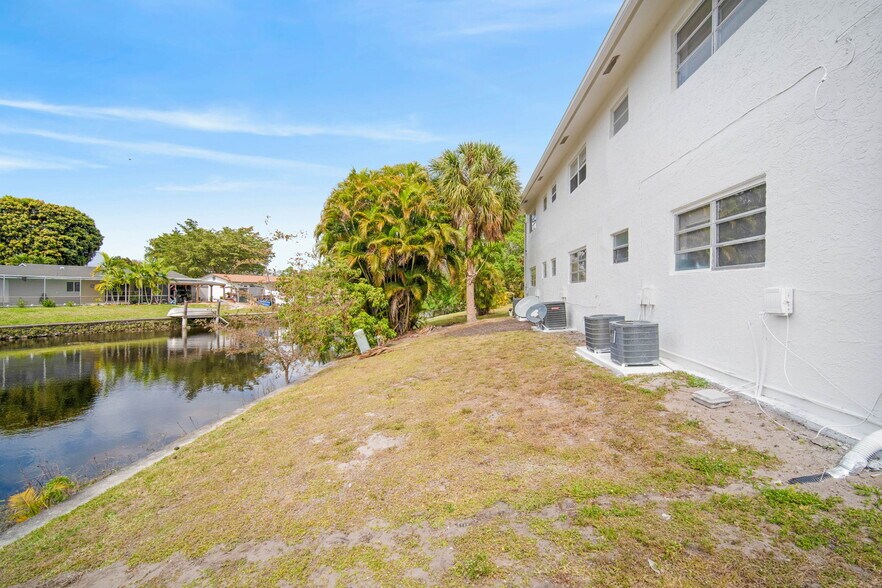More Photos Of 461 Sunshine Dr, Coconut Creek Apartments For Sale
