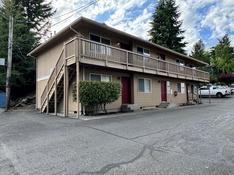 Primary Photo Of 109 W Casino Rd, Everett Apartments For Sale