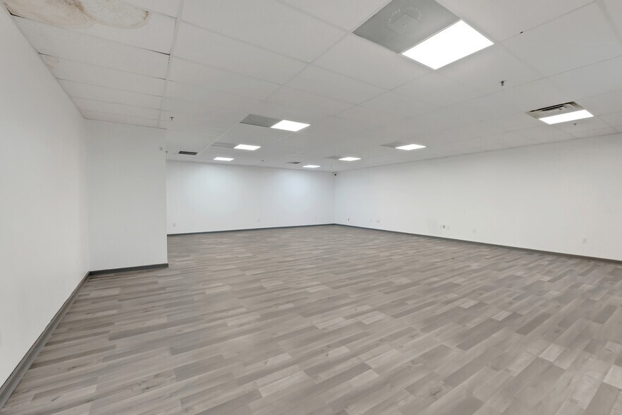 More Photos Of 1124 Blalock Rd, Houston Warehouse For Lease