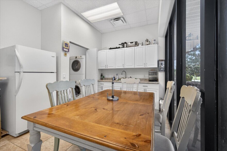 More Photos Of 14141 46th St N, Clearwater Medical For Sale