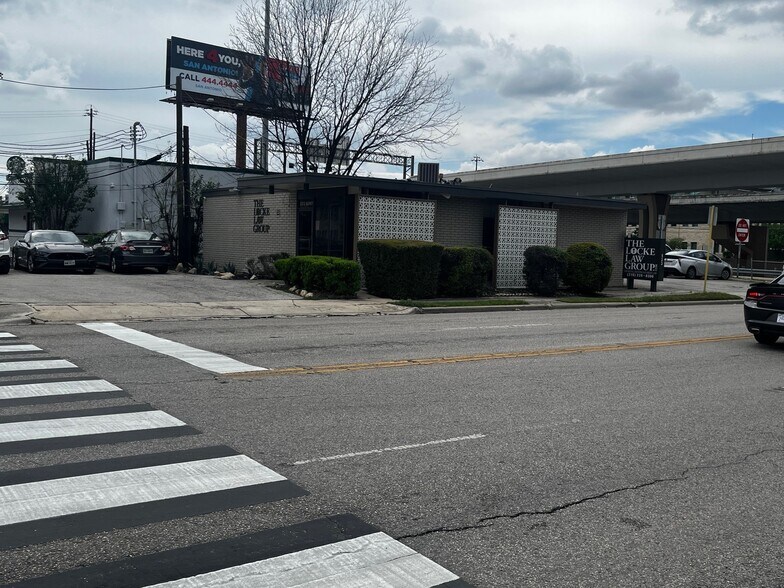 More Photos Of 523 E Quincy St, San Antonio Medical For Lease