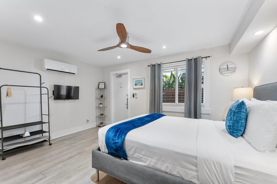 More Photos Of 3020-3024 Seville St, Fort Lauderdale Hotel For Sale