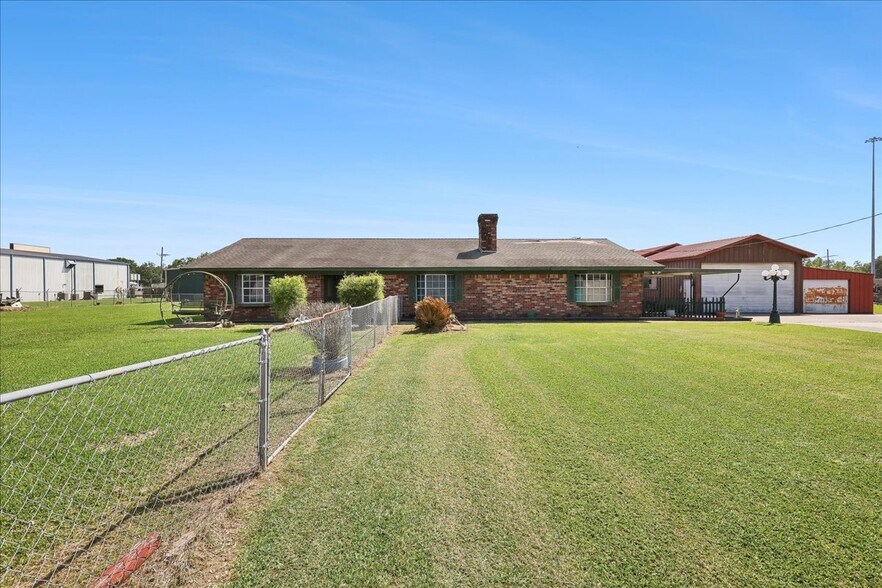 More Photos Of 8736 Interstate 10 W, Orange Service For Sale