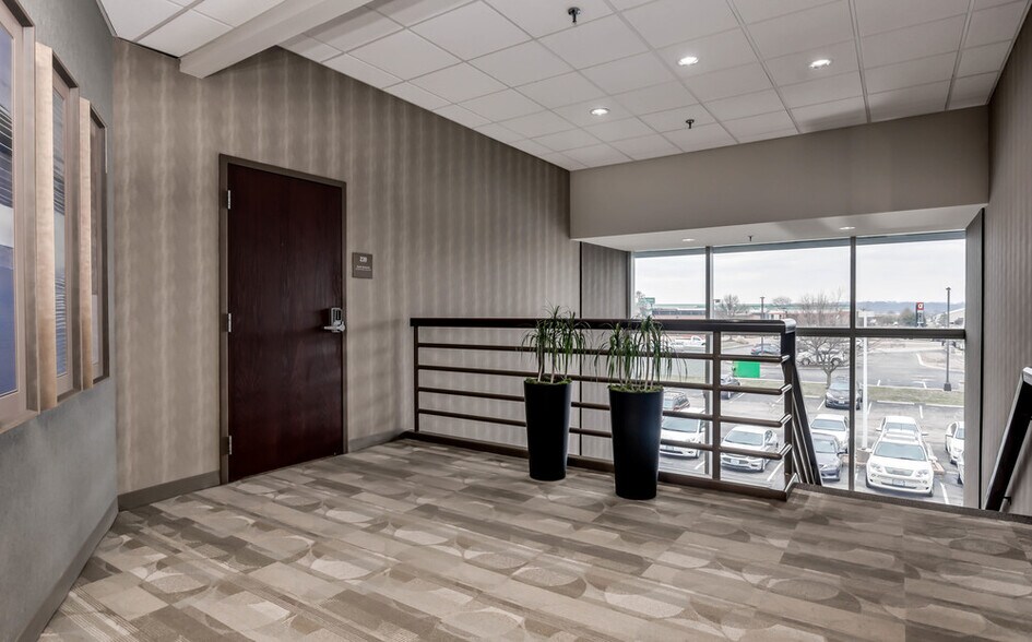 More Photos Of 1855-1859 Bowles Ave, Fenton Office For Lease