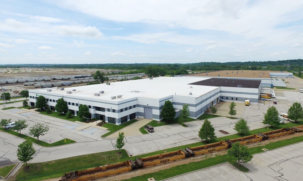 Primary Photo Of 2091-2099 Corporate 44 Dr, Fenton Distribution For Lease