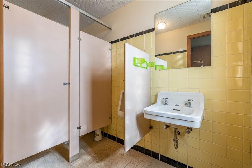 More Photos Of 29436 Euclid Ave, Wickliffe Office Residential For Lease