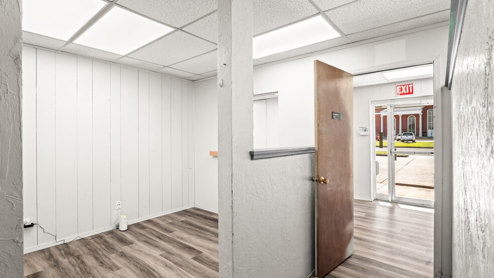 More Photos Of 8720 S Penn Ave, Oklahoma City Office For Sale