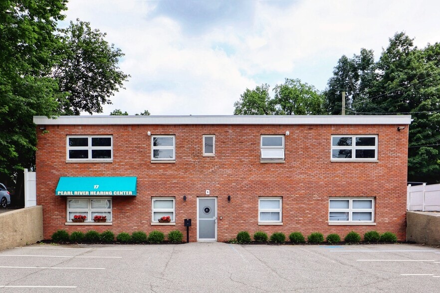 Primary Photo Of 1 Old Middletown Rd, Pearl River Medical For Lease