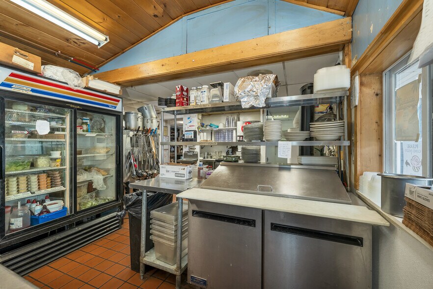 More Photos Of 40 Main St, Goffstown Restaurant For Sale