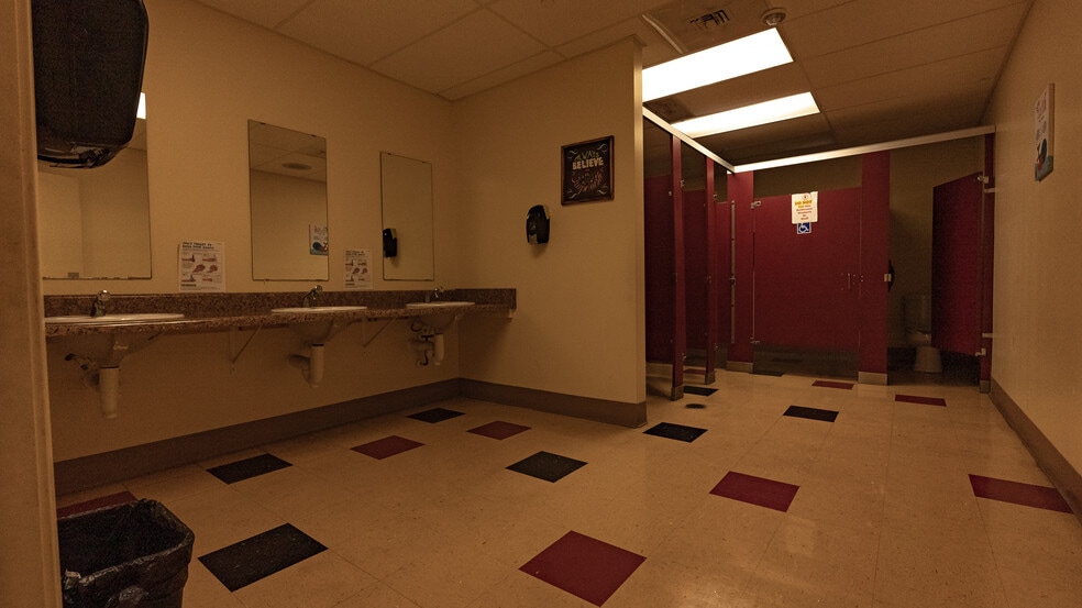 More Photos Of 8190 Pensacola Blvd, Pensacola Specialty For Sale