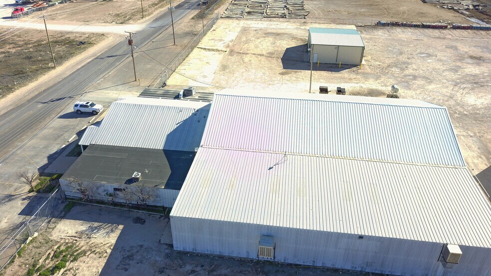 More Photos Of 302 Industrial Ave, Odessa Warehouse For Sale