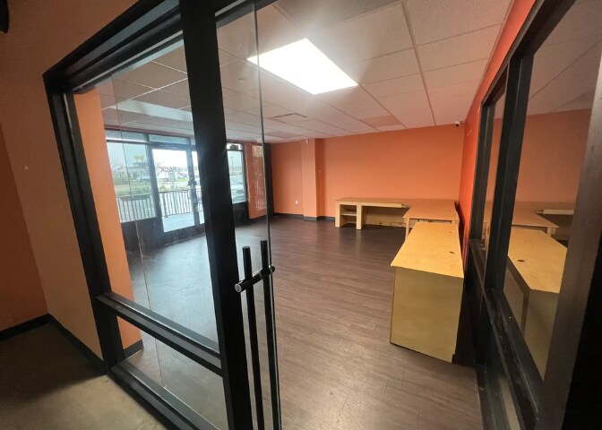 More Photos Of 2860 Packerland Way, Louisville Storefront For Lease