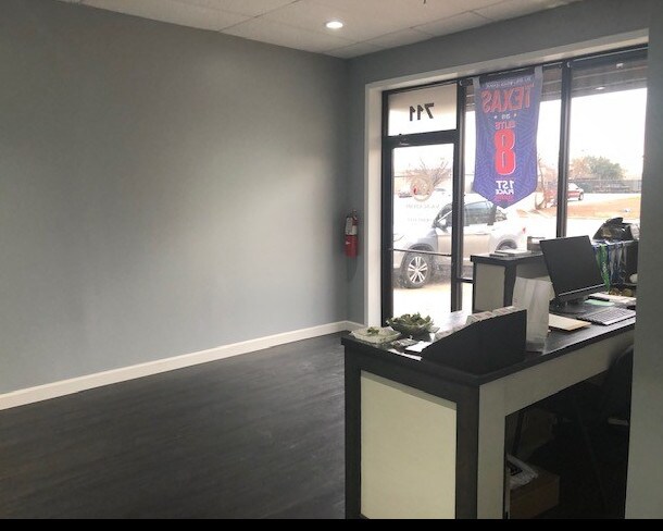 More Photos Of 709-711 Business Way, Wylie Showroom For Lease