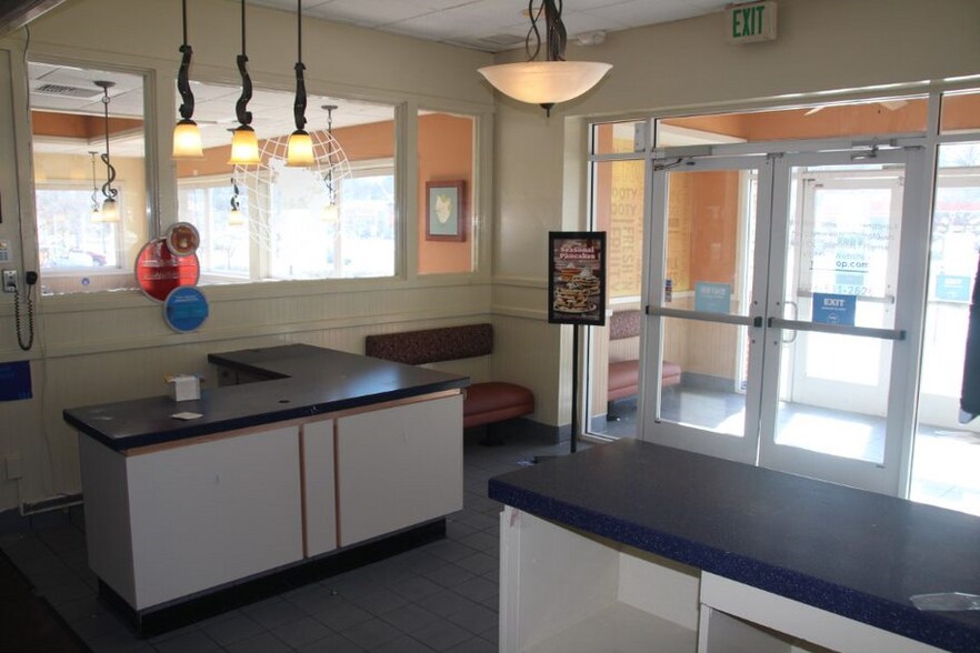 More Photos Of 10910 New Halls Ferry Rd, Saint Louis Restaurant For Lease
