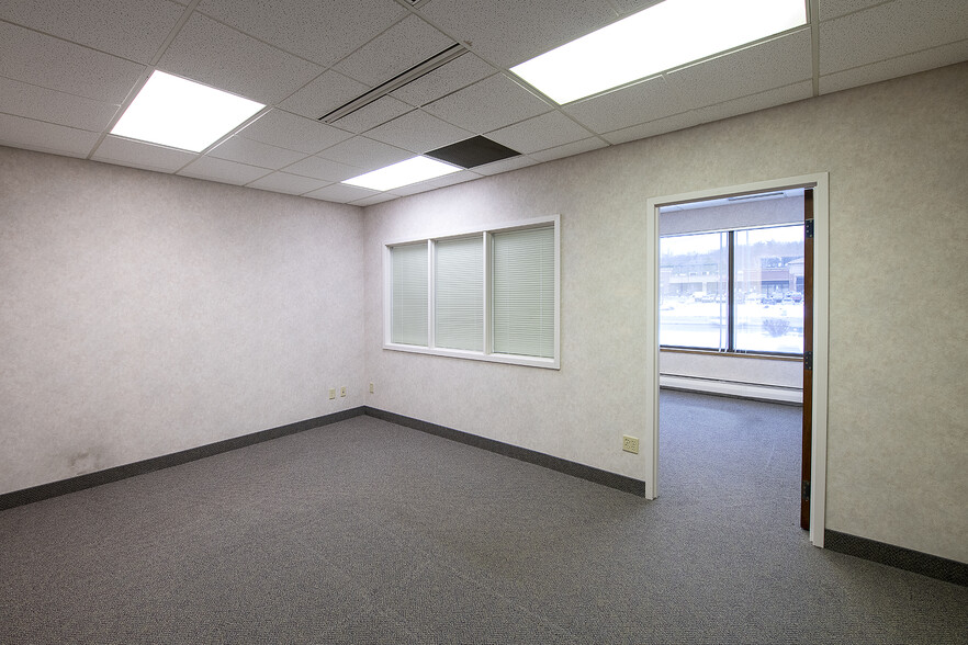 More Photos Of 6701 Rockside Rd, Independence Medical For Lease