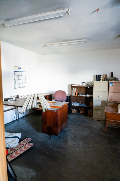 More Photos Of 1630 N Interstate 35 E, Lancaster Flex For Sale