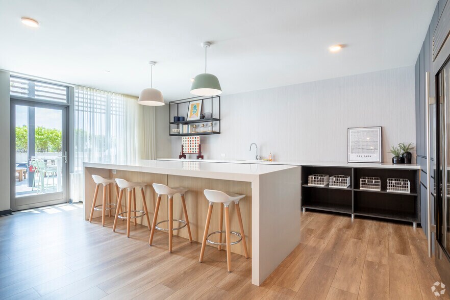 More Photos Of 1133 South Blvd, Oak Park Apartments For Lease