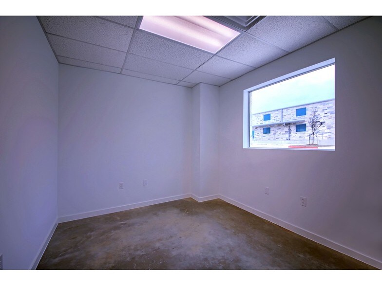 More Photos Of 12112 Anderson Mill Rd, Austin Warehouse For Lease