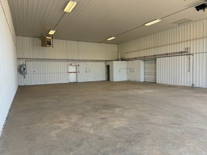 More Photos Of 1203 Badger St, Yorkville Warehouse For Lease