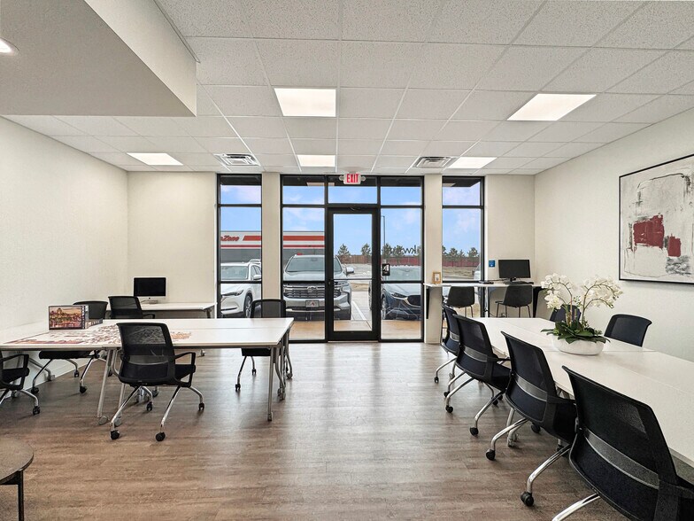 More Photos Of 901 E Main St, Yukon General Retail For Lease