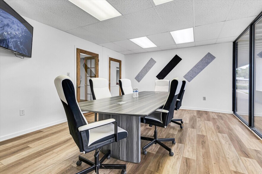 More Photos Of 1555 The Boardwalk, Huntsville Office For Lease