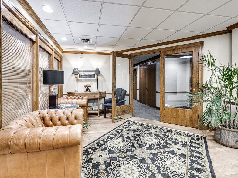 More Photos Of 4900 Richmond Sq, Oklahoma City Medical For Lease