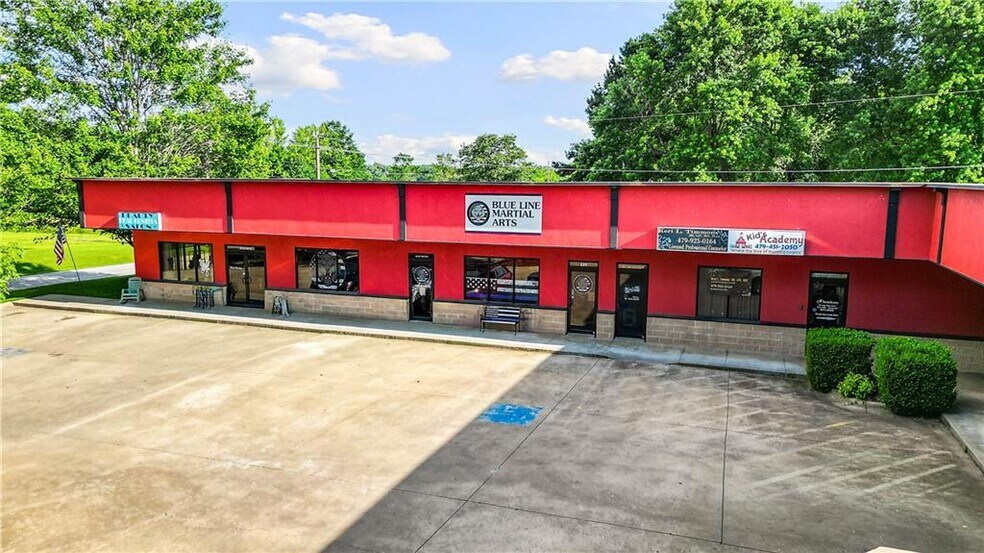 Primary Photo Of 201-229 Lee Town Rd, Pea Ridge Storefront For Sale
