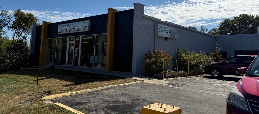 Primary Photo Of 8190 Hickman Rd, Clive Freestanding For Sale