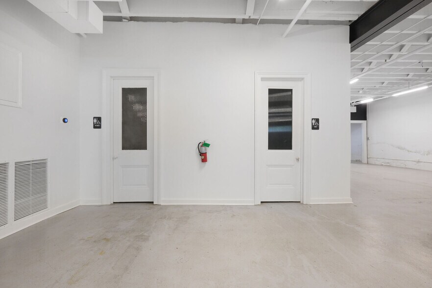 More Photos Of 2011 Magazine St, New Orleans Coworking Space