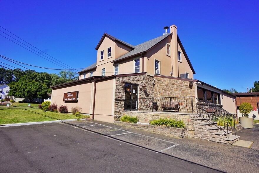 More Photos Of 306 Gatzmer Ave, Jamesburg Restaurant For Lease