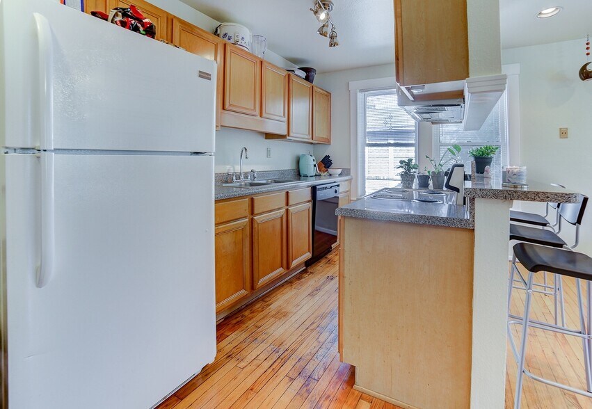 More Photos Of 400 W Lynwood Ave, San Antonio Apartments For Sale