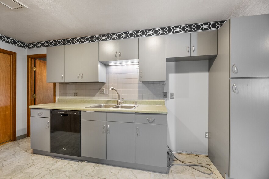 More Photos Of 106 Shadybrook Dr, Cheney Office For Sale