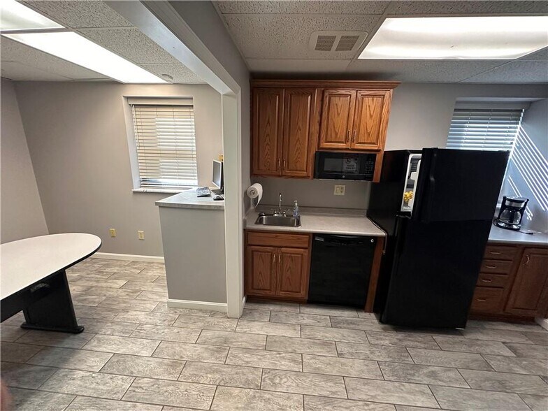More Photos Of 300 McKnight Park Dr, Pittsburgh Office For Sale