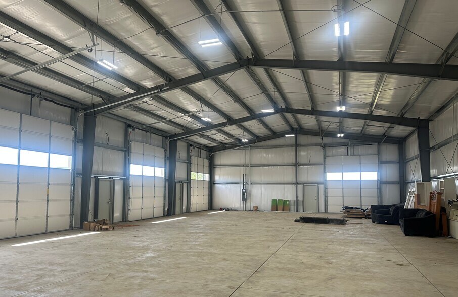 More Photos Of 30003 Federal Ln, Eugene Warehouse For Lease