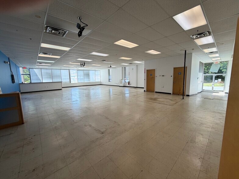 More Photos Of 49-55 Fadem Rd, Springfield Warehouse For Lease