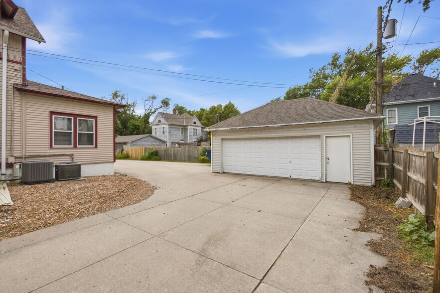 More Photos Of 915 N H St, Fremont Assisted Living For Sale