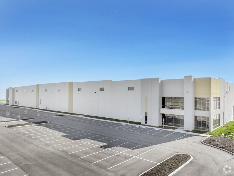 More Photos Of 5625 Enterprise Dr, McCordsville Industrial For Lease