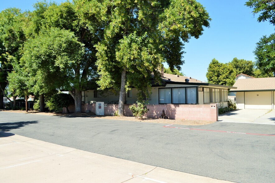 More Photos Of 2750 W Devonshire Ave, Hemet Freestanding For Sale