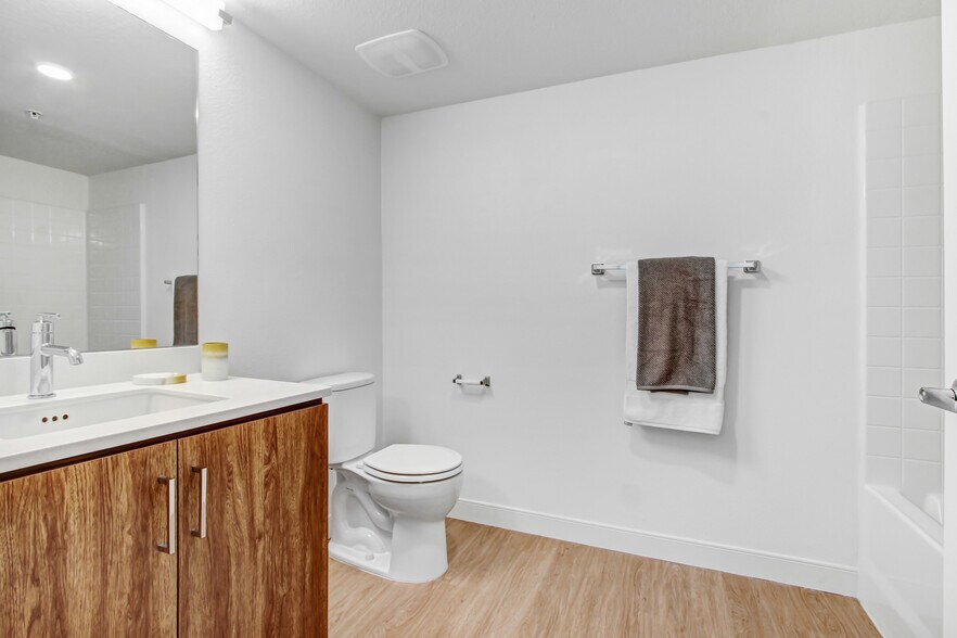 More Photos Of 6625 Reseda Blvd, Reseda Apartments For Lease