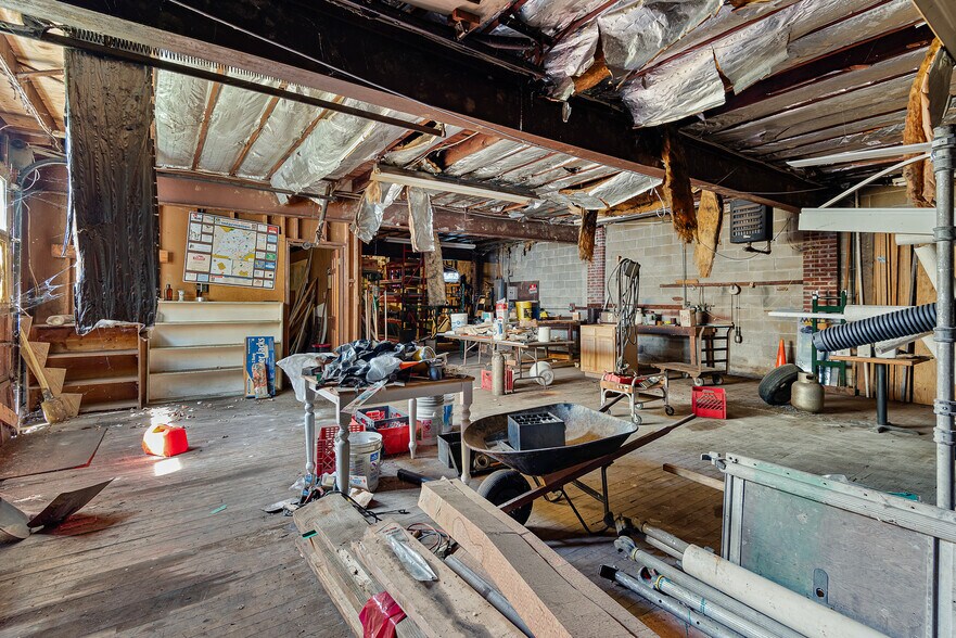 More Photos Of 9 E 44th St, Wilmington Office Residential For Sale