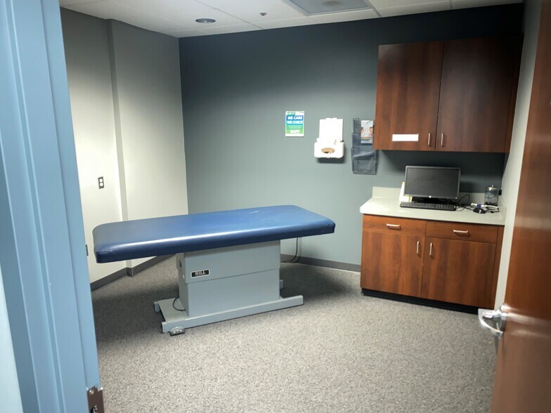 More Photos Of 43475 Dalcoma Dr, Clinton Township Medical For Lease