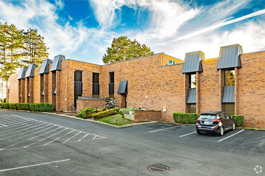 More Photos Of 8401 NE Halsey St, Portland Medical For Lease