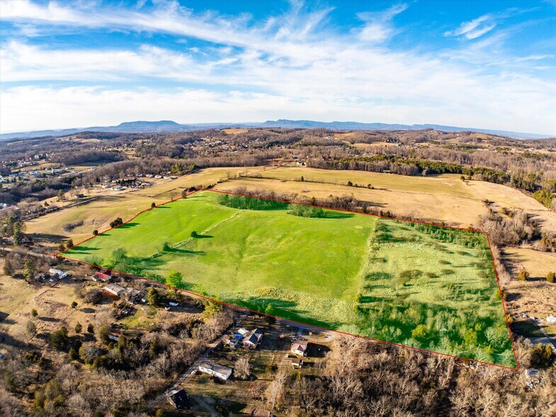 More Photos Of 520 Thorngrove pike, Kodak Land For Sale