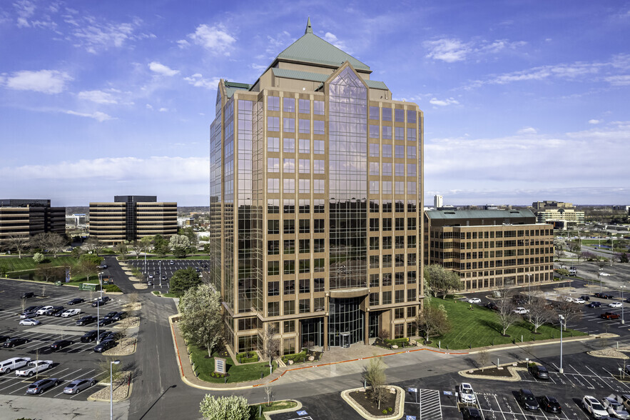 Primary Photo Of 7500 College Blvd, Overland Park Coworking Space